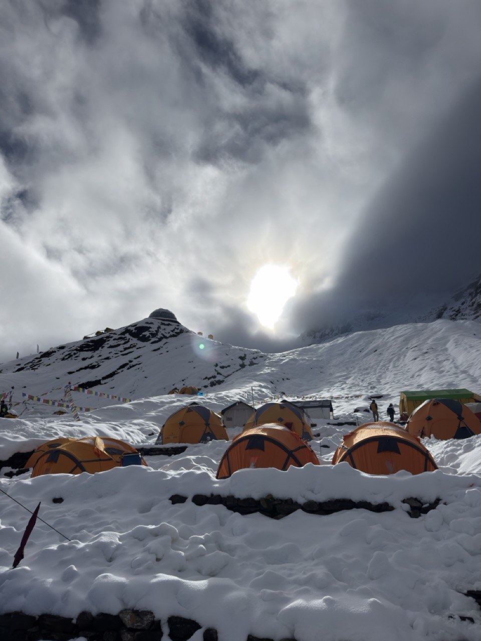 Amaneciendo en el campo base del Manaslu