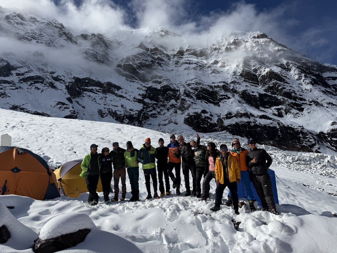 El grupo en el campo base del Manaslu