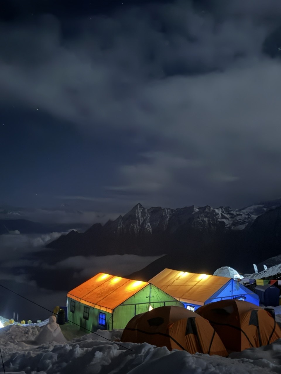 De noche en el campo base del Manaslu