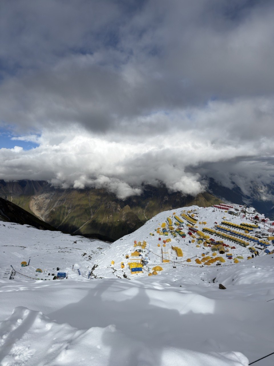 Vista aérea del campo base del Manaslu